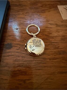 Sliver Floral Compact Keychain